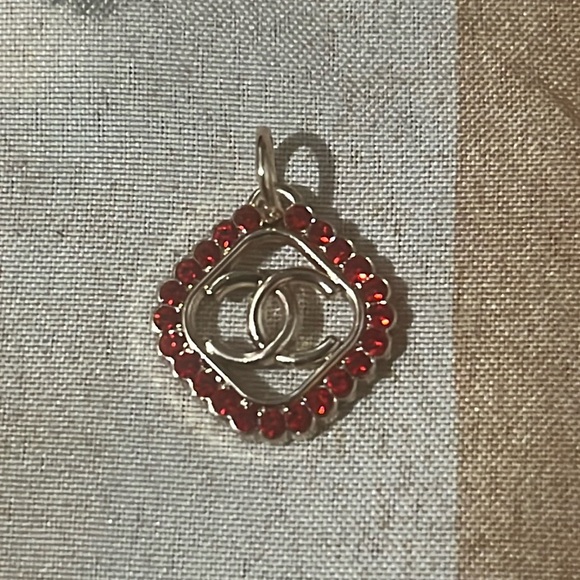 Chanel charm - Picture 1 of 3